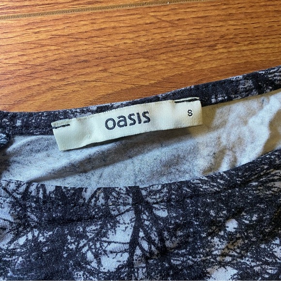 2for$25 OASIS Black & Grey T-Shirt with Ruffle Back - Picture 3 of 9